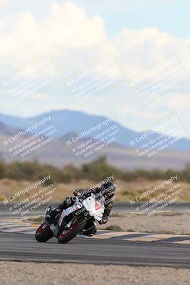 media/Nov-16-2025-Race Pace (Sun) [[8c5fa54630]]/Non Verified Riders (1st 20 Minutes)/5-Turn 15 (110pm)/